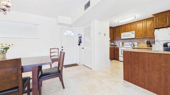 Building Photo - 381 S Hollybrook Dr