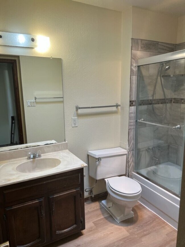 Building Photo - Charming Townhouse Complex . This diamond ...