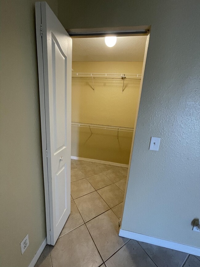 Building Photo - 1602 SW 16th Ct