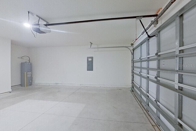 Building Photo - 8610 SW 44th Ct