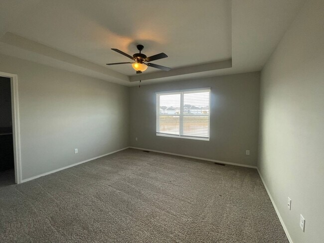 Building Photo - Make this  beautiful modern home yours!!