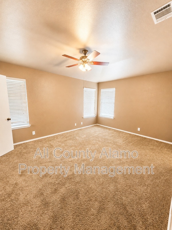 Building Photo - 9006 Pinseeker