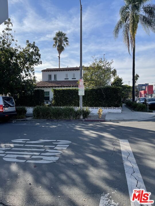 Building Photo - 859 N Orange Grove Ave