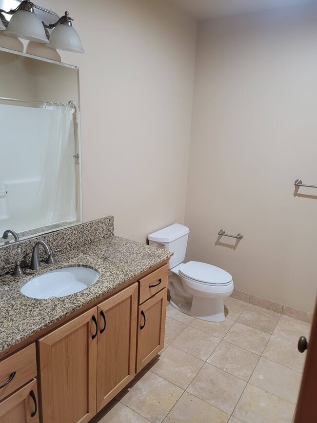 Building Photo - Beautiful Lincoln School Studio Only $1295/month