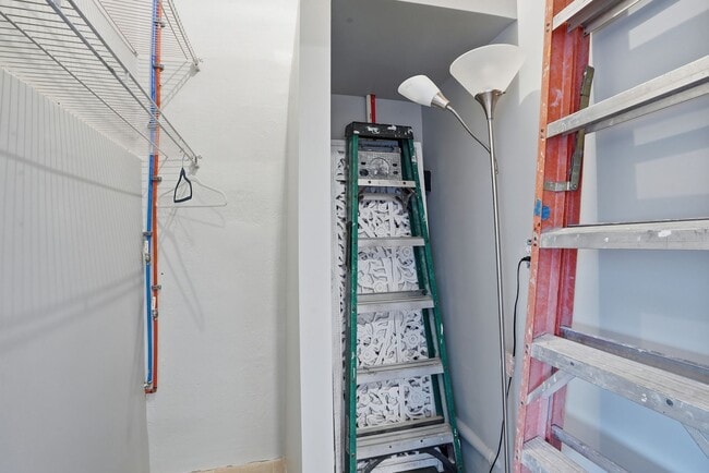 Building Photo - Studio off of Forsyth Park in Historic Downtown Savannah!