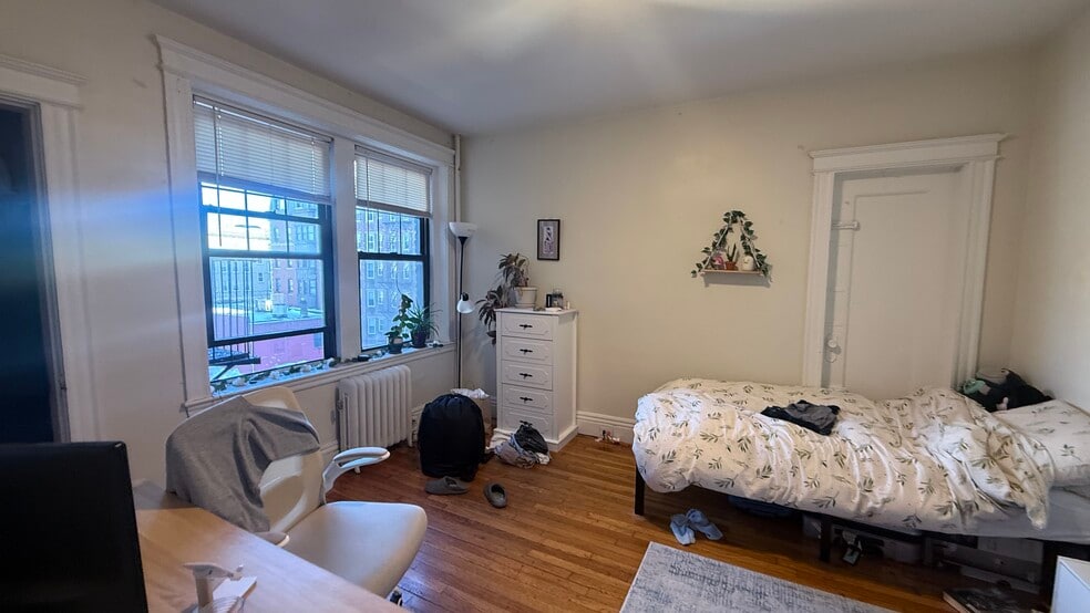 Building Photo - 70 Queensberry St