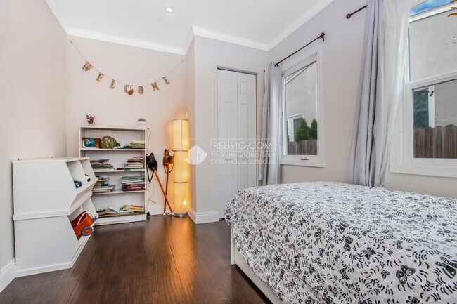 Building Photo - 2720 Bellaire Pl