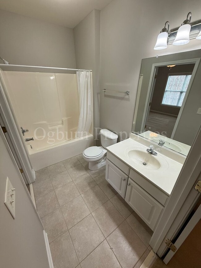 Building Photo - 6981 Hanesbrook Cir