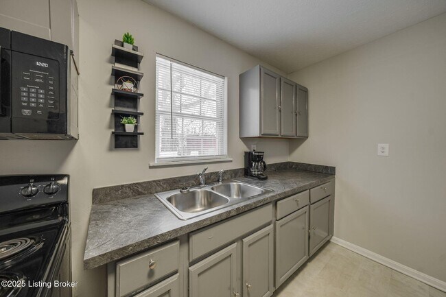 Building Photo - 1017 S Shelby St