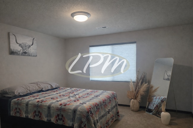 Building Photo - Spacious Open-Concept Single-Level Home