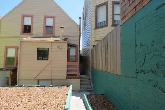 Building Photo - Noe Valley House - 3 beds-1.5 baths - VIEW - garage