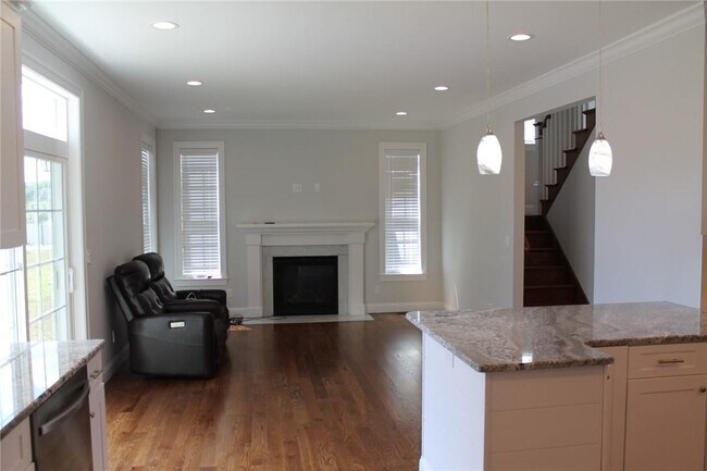 Building Photo - 880 Willard Ave