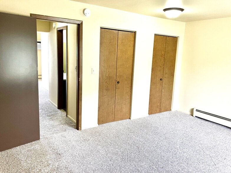 Spacious Bedroom - 2910 Gardentown Dr SW