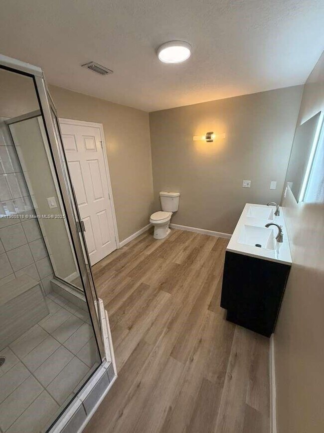 Building Photo - 219 SE 8th St