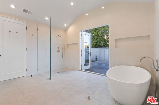 Building Photo - 17620 Camino De Yatasto