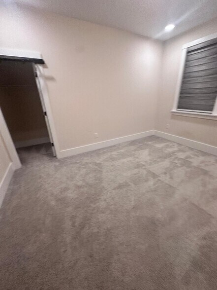 Building Photo - 113 Crested Coral Dr
