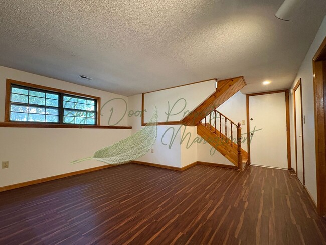 Building Photo - 500 SE Sherri Ln