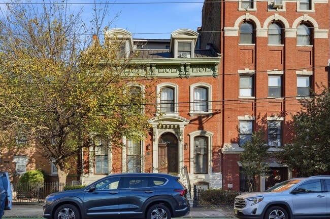 Building Photo - 174 Grand St