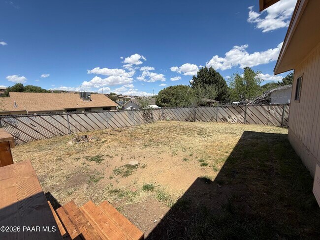 Building Photo - 366 W Tamarack Ln