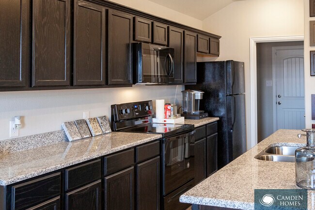 Building Photo - 10922 Meadow Creek Dr