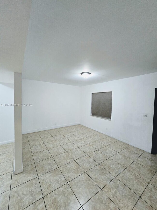 Building Photo - 120 NW 43rd Pl