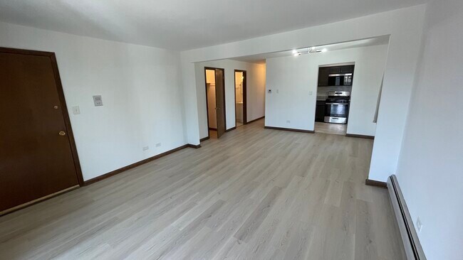 Building Photo - 4532 Maple Ave