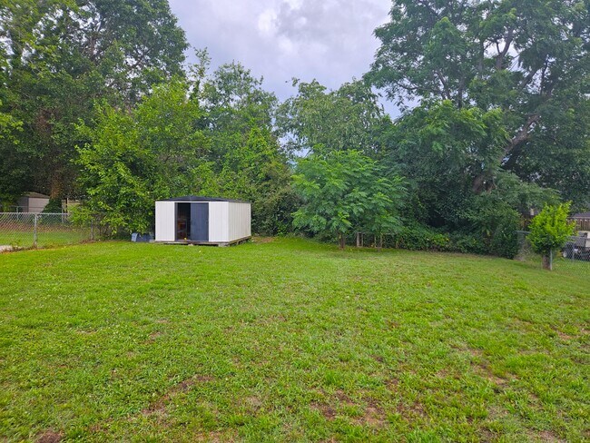 Building Photo - 204 Parkins Mill Rd