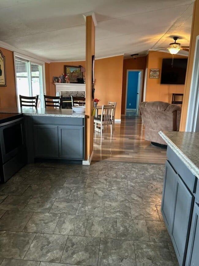 Building Photo - 732 Paradise Island Dr