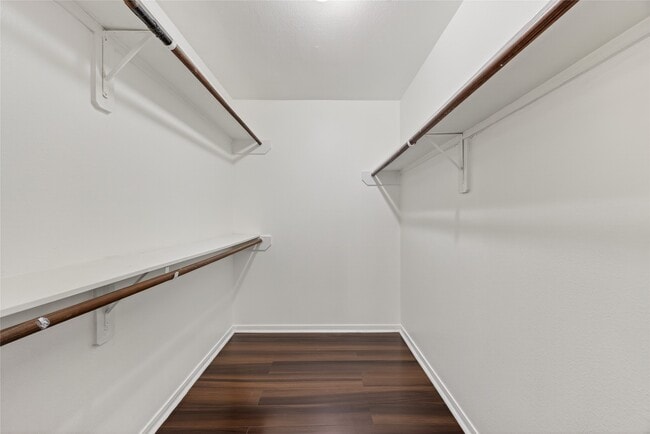 Building Photo - 20747 Settlers Lake Cir N