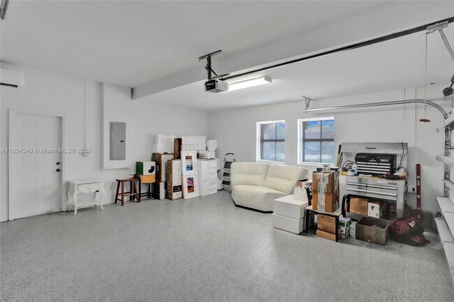 Building Photo - 1007 NW 99th Ct