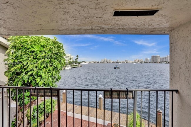 Building Photo - 2725 NE 165th St