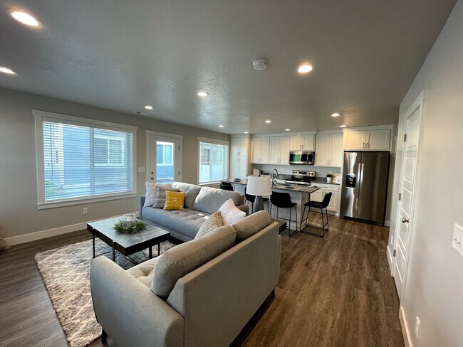 Building Photo - 4067 S 2800 W