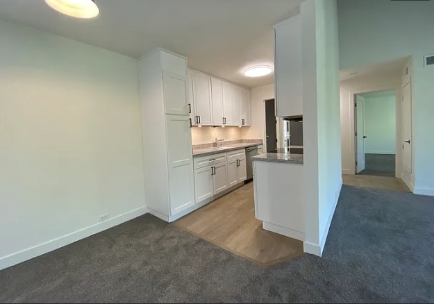 Building Photo - Charming 1bd/1ba Condo in Woodside HOA