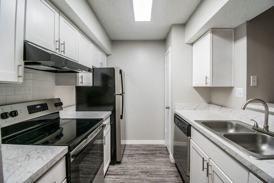 Amberly Place Apartment Homes 5100 Live Oaks Blvd Tampa FL 33647