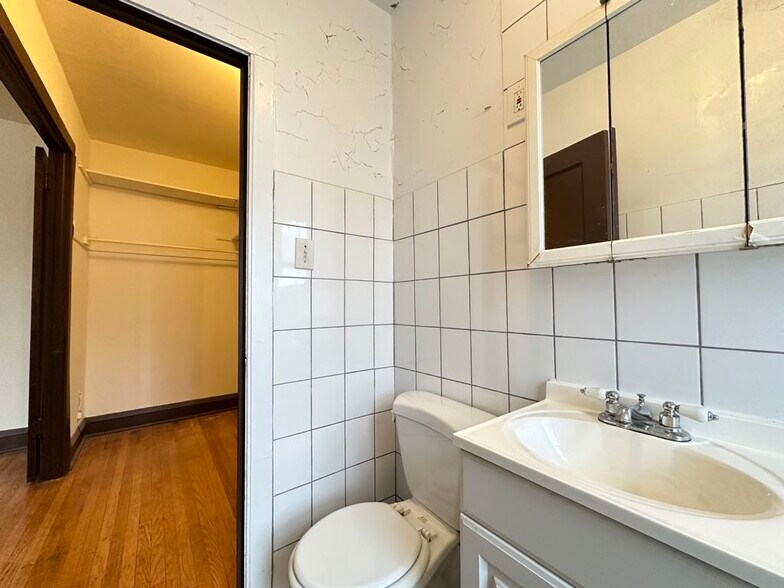 Building Photo - 3306 W Schubert Ave