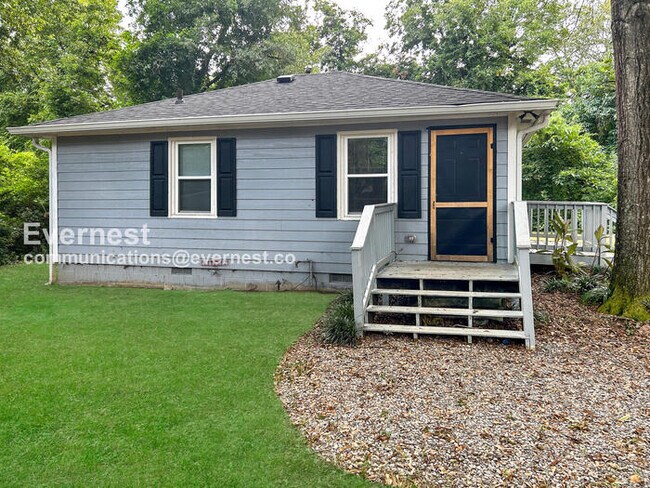 Building Photo - 1 Bed, 1 Bath Home with Off-Street Parking / Pet-Friendly / Coming Soon!