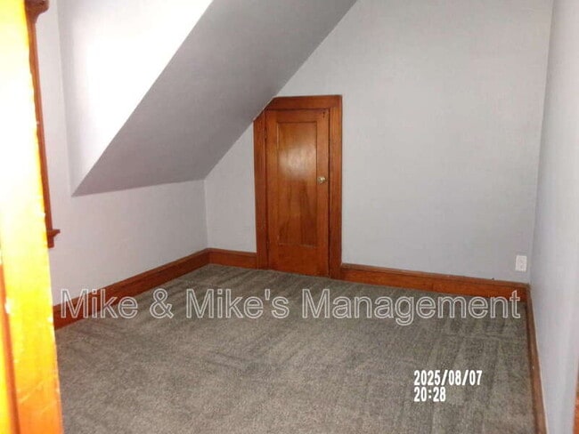 Building Photo - 1323 S 74th St