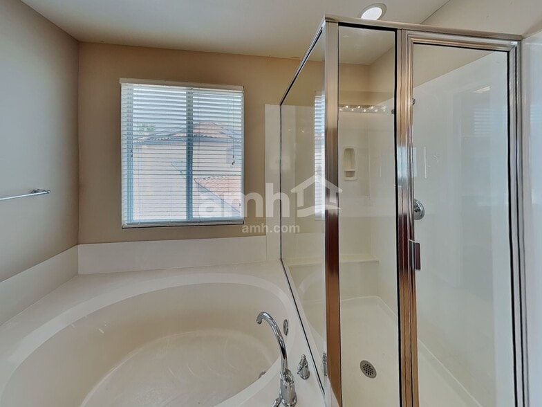 Building Photo - 627 Blue Snow River Ct