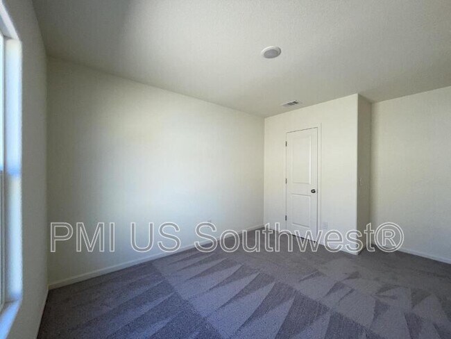 Building Photo - 2406 Village Dr