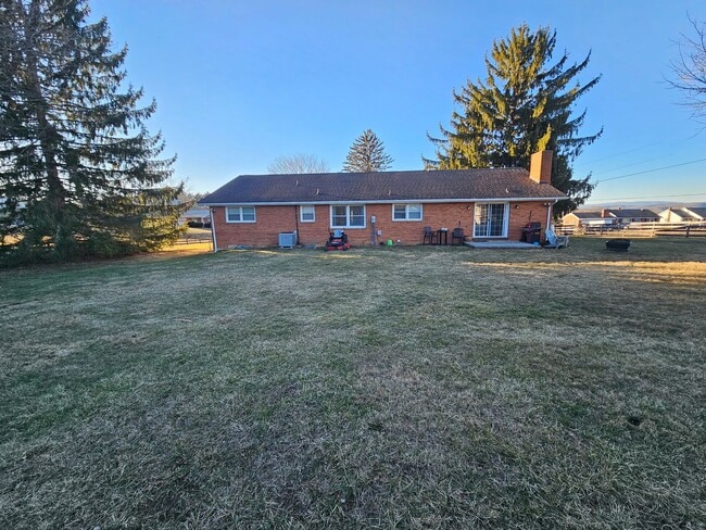 Building Photo - Christiansburg, 3 BR / 2.5 BA, Available A...