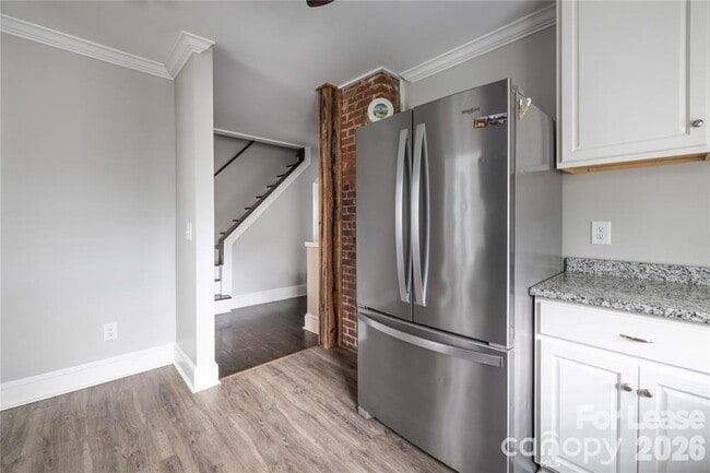 Building Photo - 123 E 2nd St