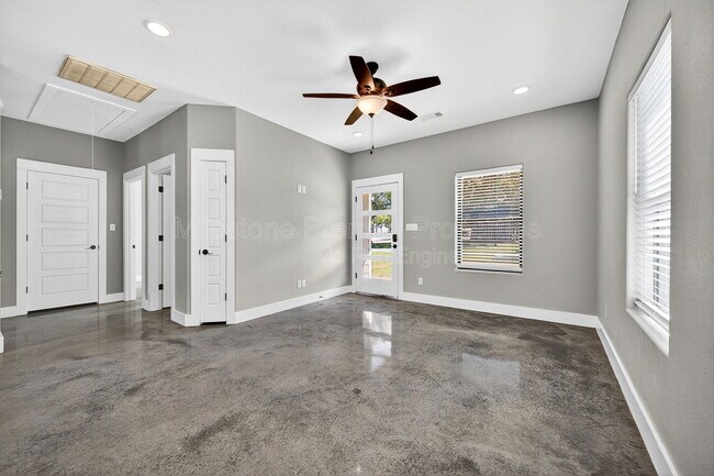 Building Photo - 1507 S 7th Ave