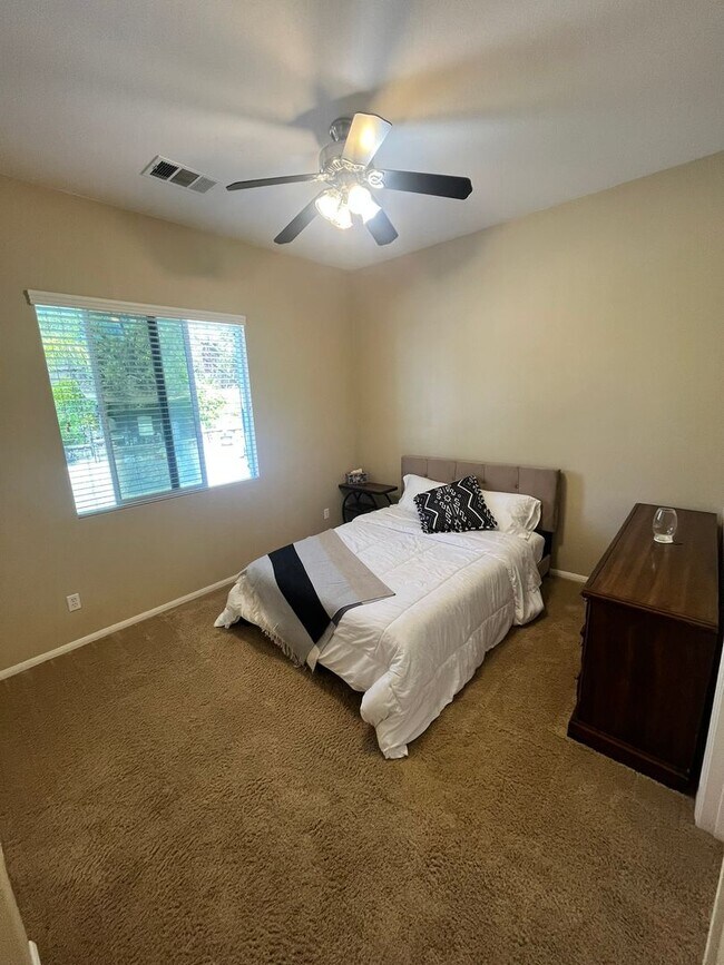 Building Photo - Fully?Furnished 4?Bed?|?3?Bath Pool Home i...