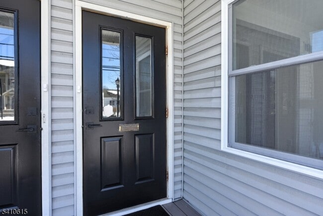 Building Photo - 383 Lafayette Ave