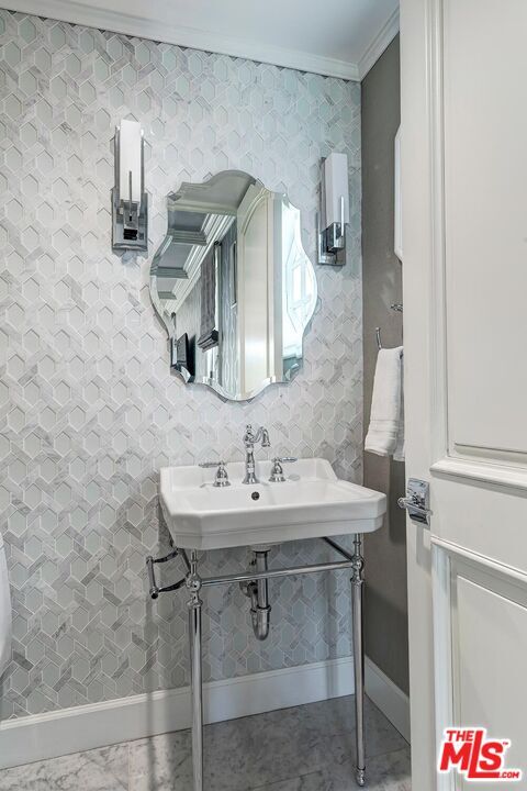 Building Photo - 6127 Rhodes Ave