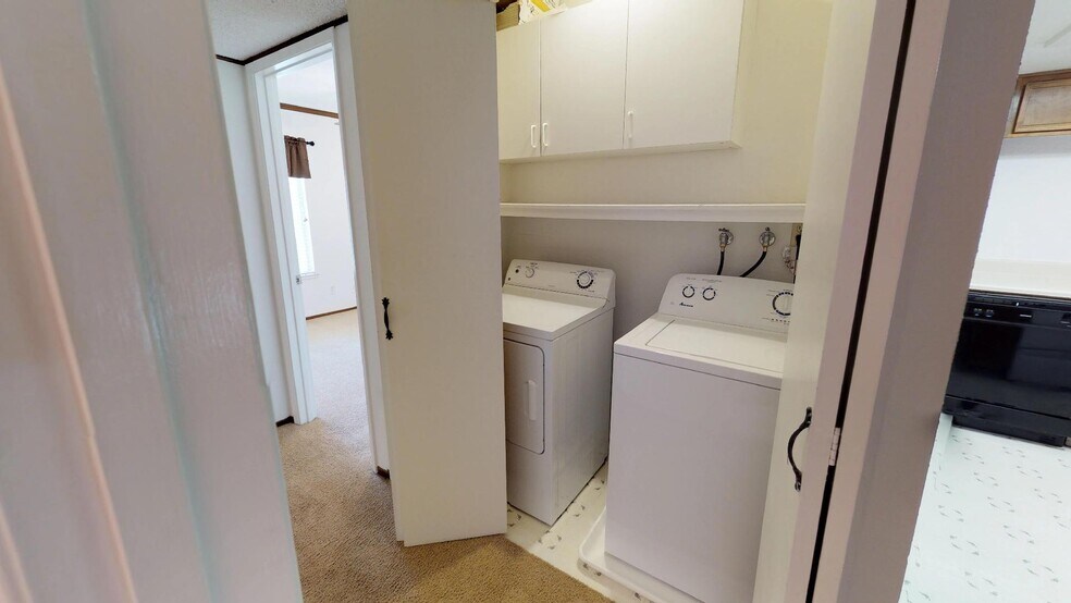 Building Photo - 3701 Colonial Dr