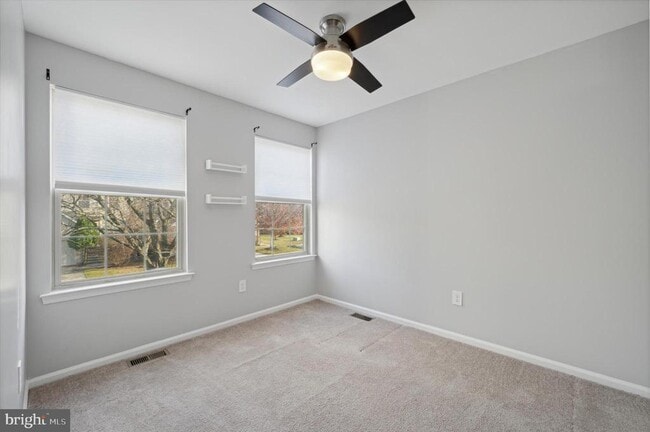 Building Photo - 9 Meadow Ln