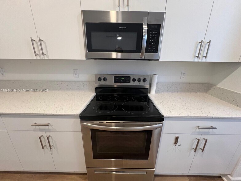 Building Photo - 256 SW 159th Ter