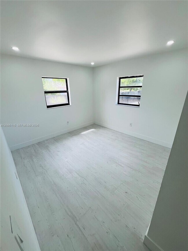 Building Photo - 1707 S Curlew Ln
