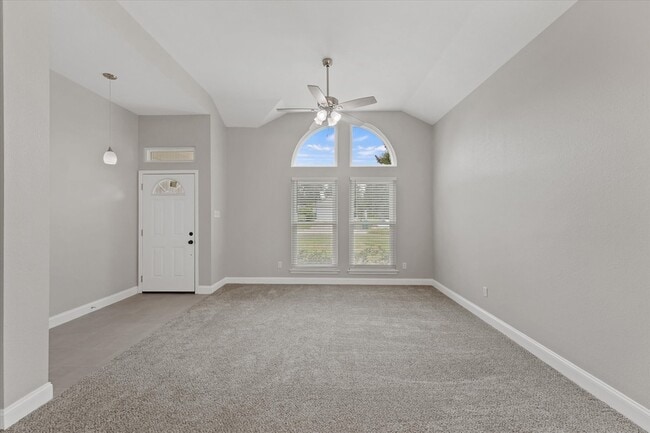 Building Photo - 670 Honeysuckle Ln